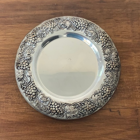 Set of 4 Godinger Silver-Plated Grapevine Wine Coasters (5in) [a] - Picture 5 of 9